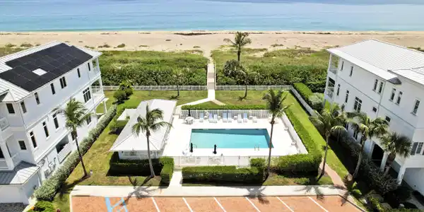 Image 3: Pool and Ocean