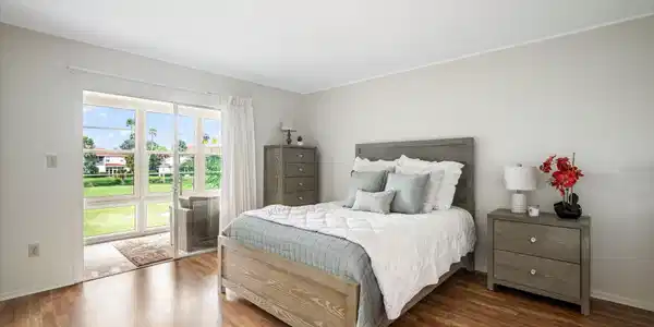 3 Vista Palm Ln