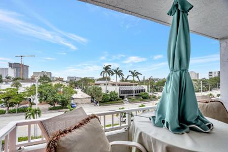 3201 NE 14th St Causeway