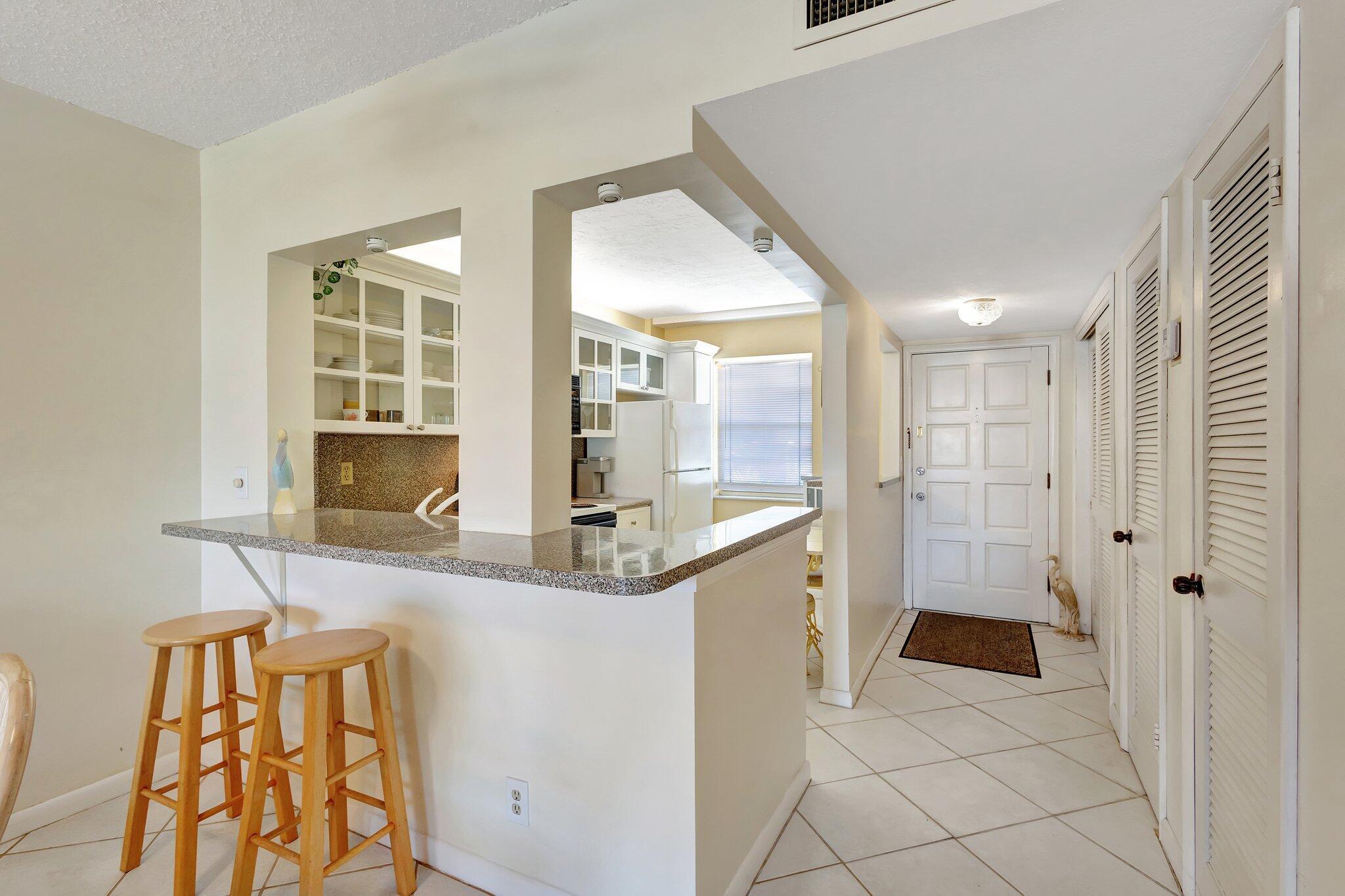 Image 4: kitchen