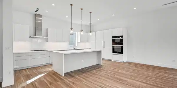 Image 2: A chef's dream! Bright, open, kitchen with Miele a