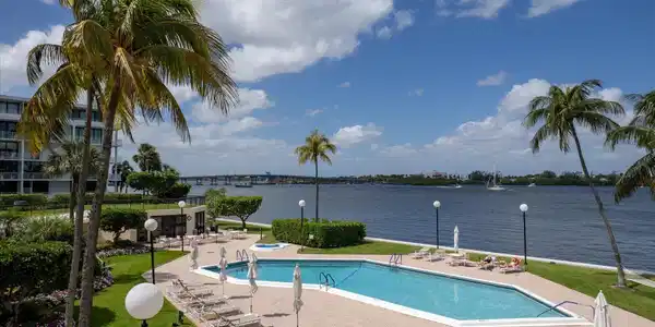 Image 4: Waterfront Pool