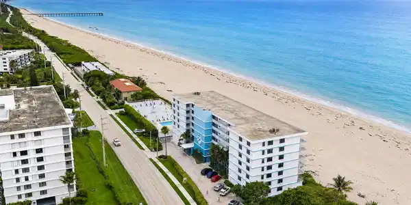 Image 2: The Surf in Juno Beach - all renovations have been