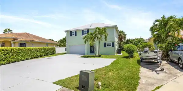 1261 Bonefish Court