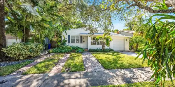 1636 NE 4th Court