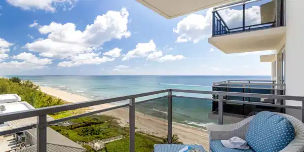 Image 2: OCEANVIEW BALCONY