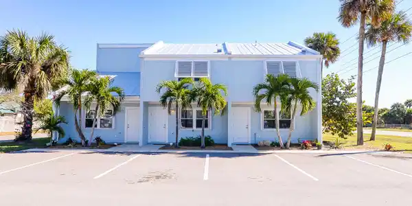 804 Shorewinds Drive