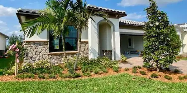 885 SE Courances Dr