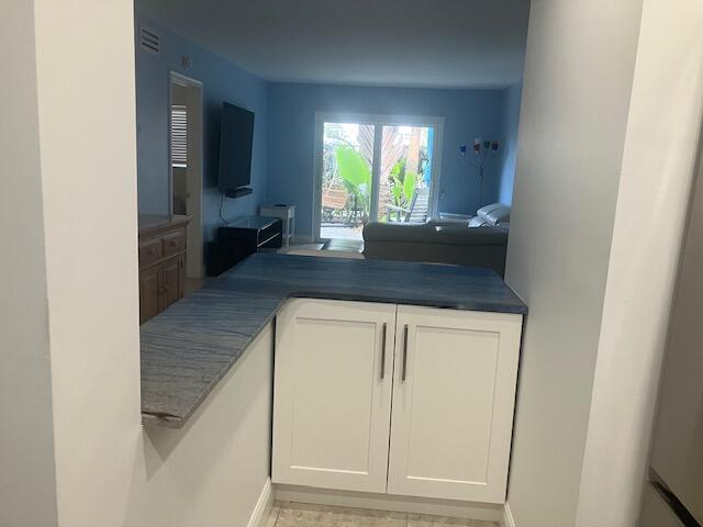 Image 4: Kitchen