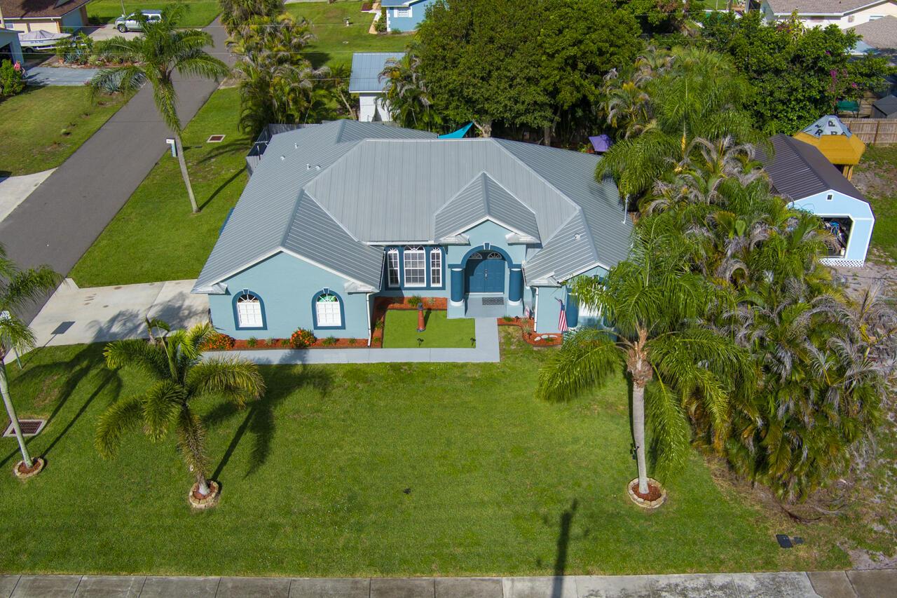 Image 3: AERIAL OF FRONT