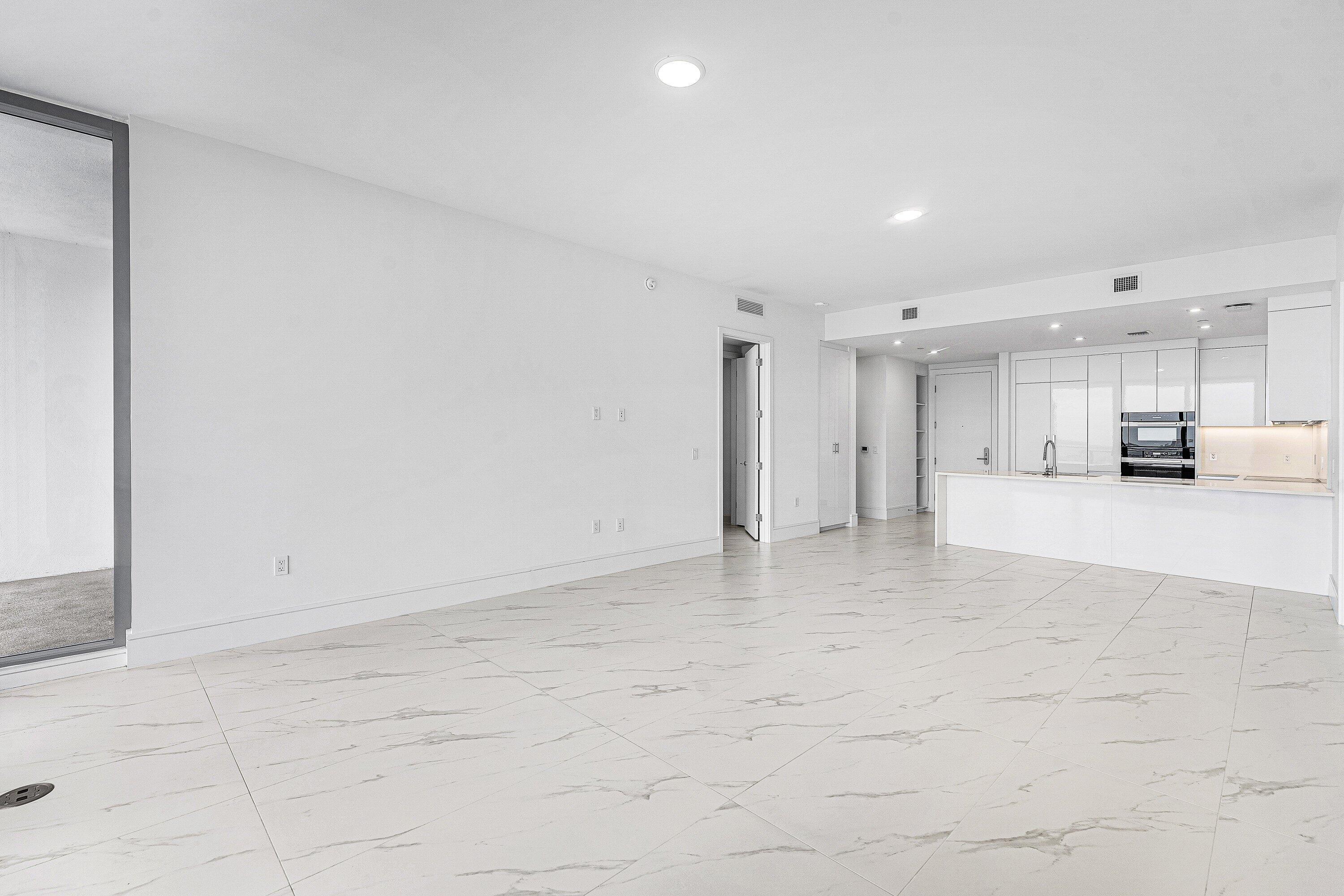Image 4: 001-220LakeShoreDrive-1613-LakePark-FL-3