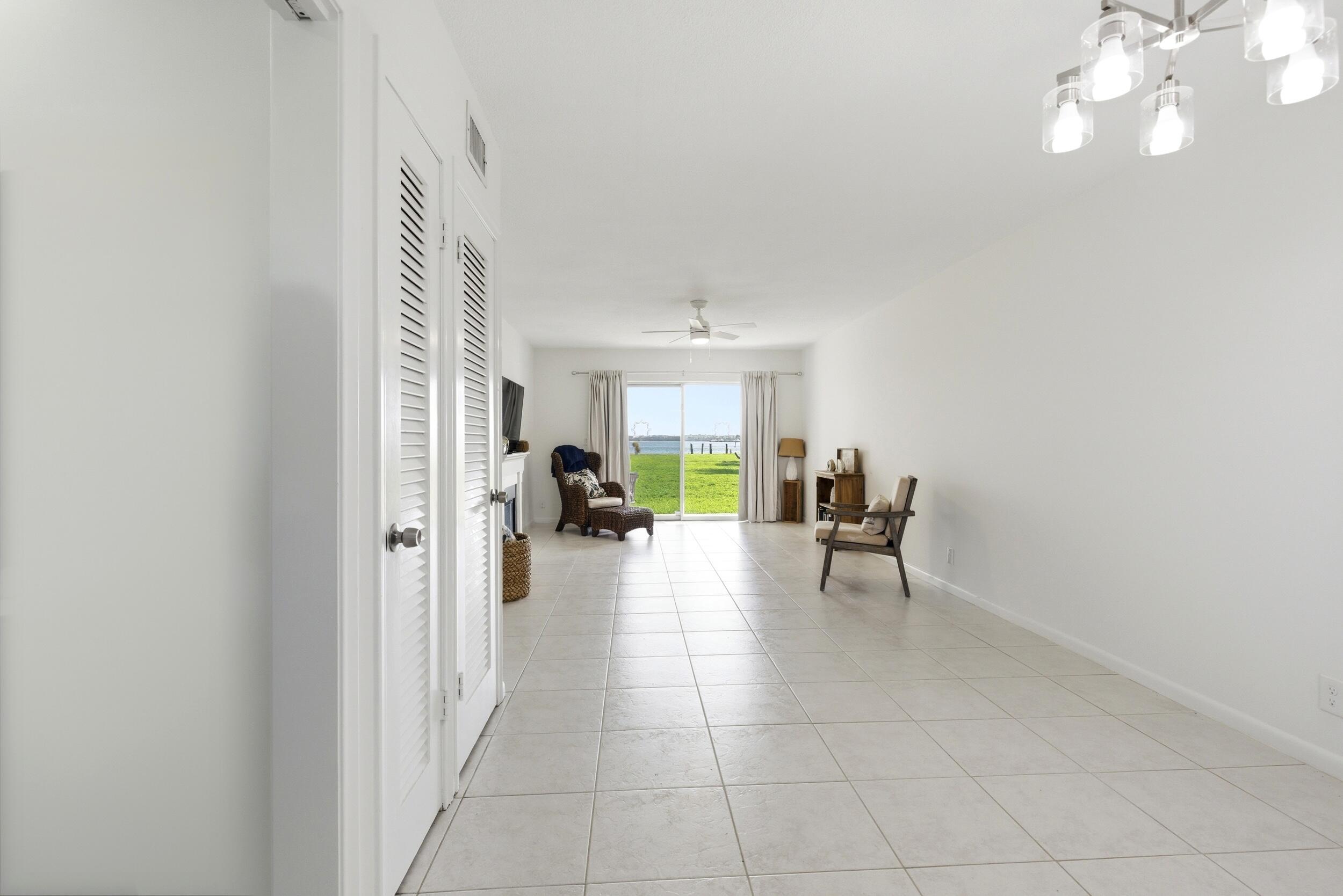 Image 3: Dining/living room
