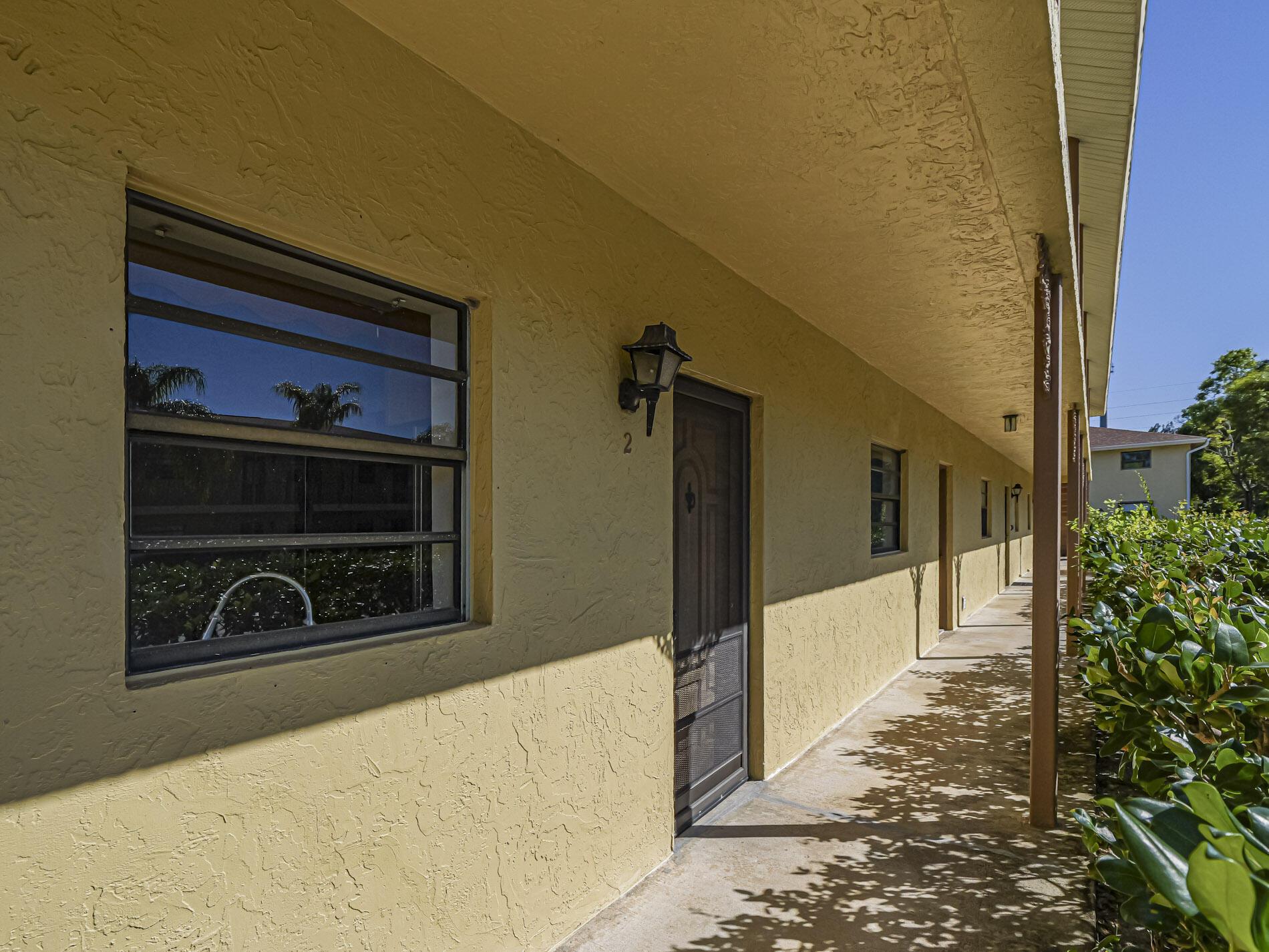 Image 2: 4