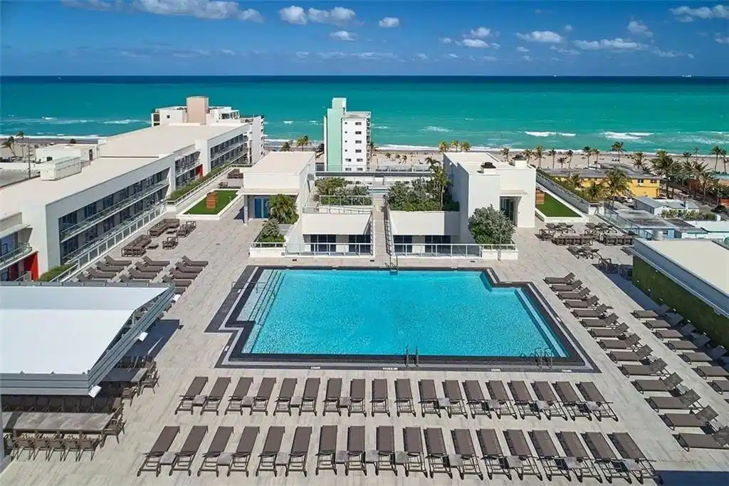Image 1: COSTA POOL