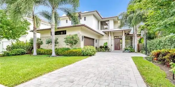 Image 2: Front of HoFully appointed Luxury Vacation Home wi