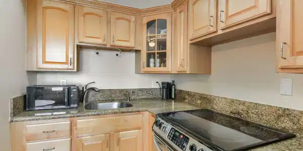 Image 4: Kitchen