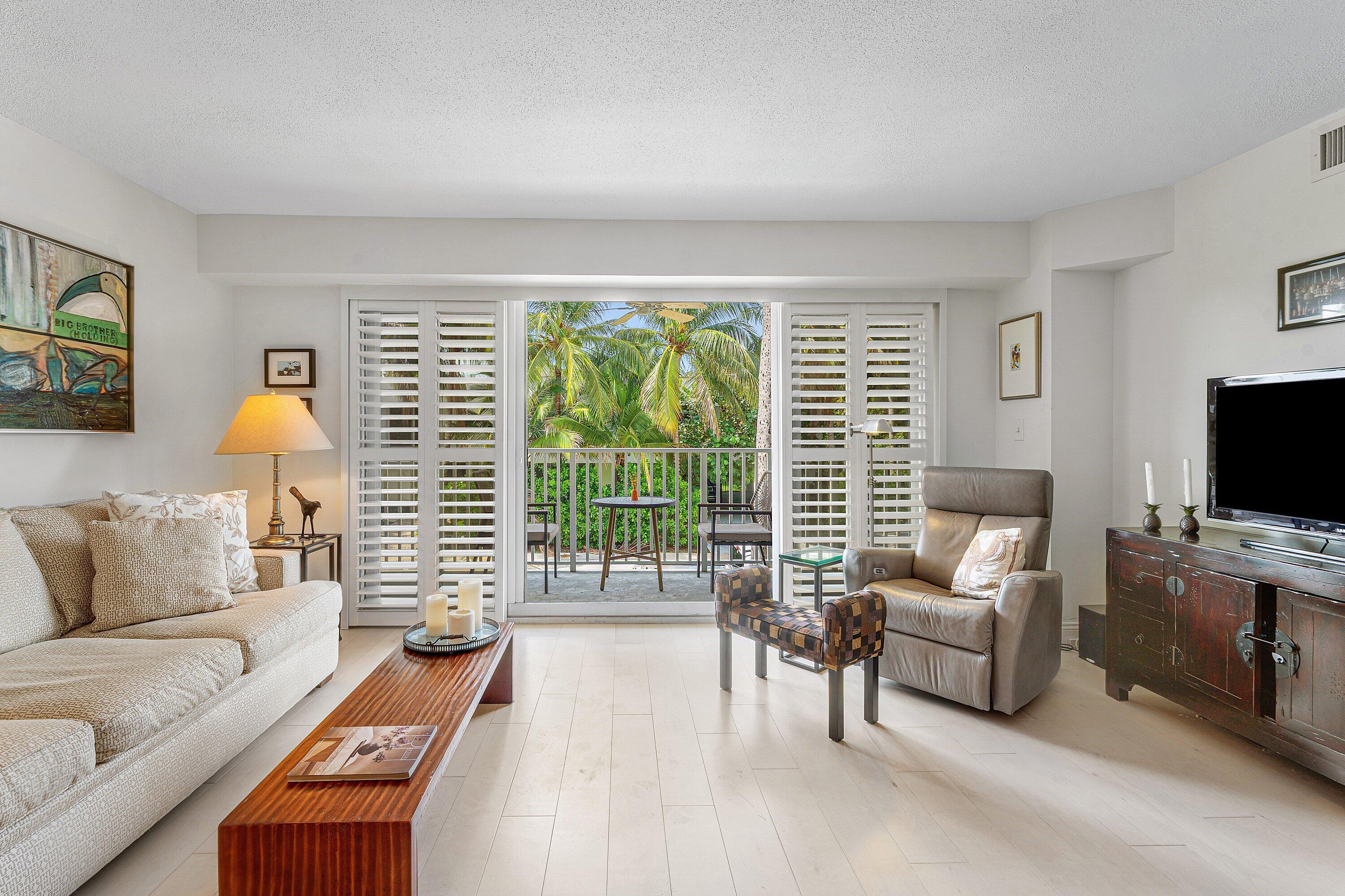 Image 1: 017 Living space