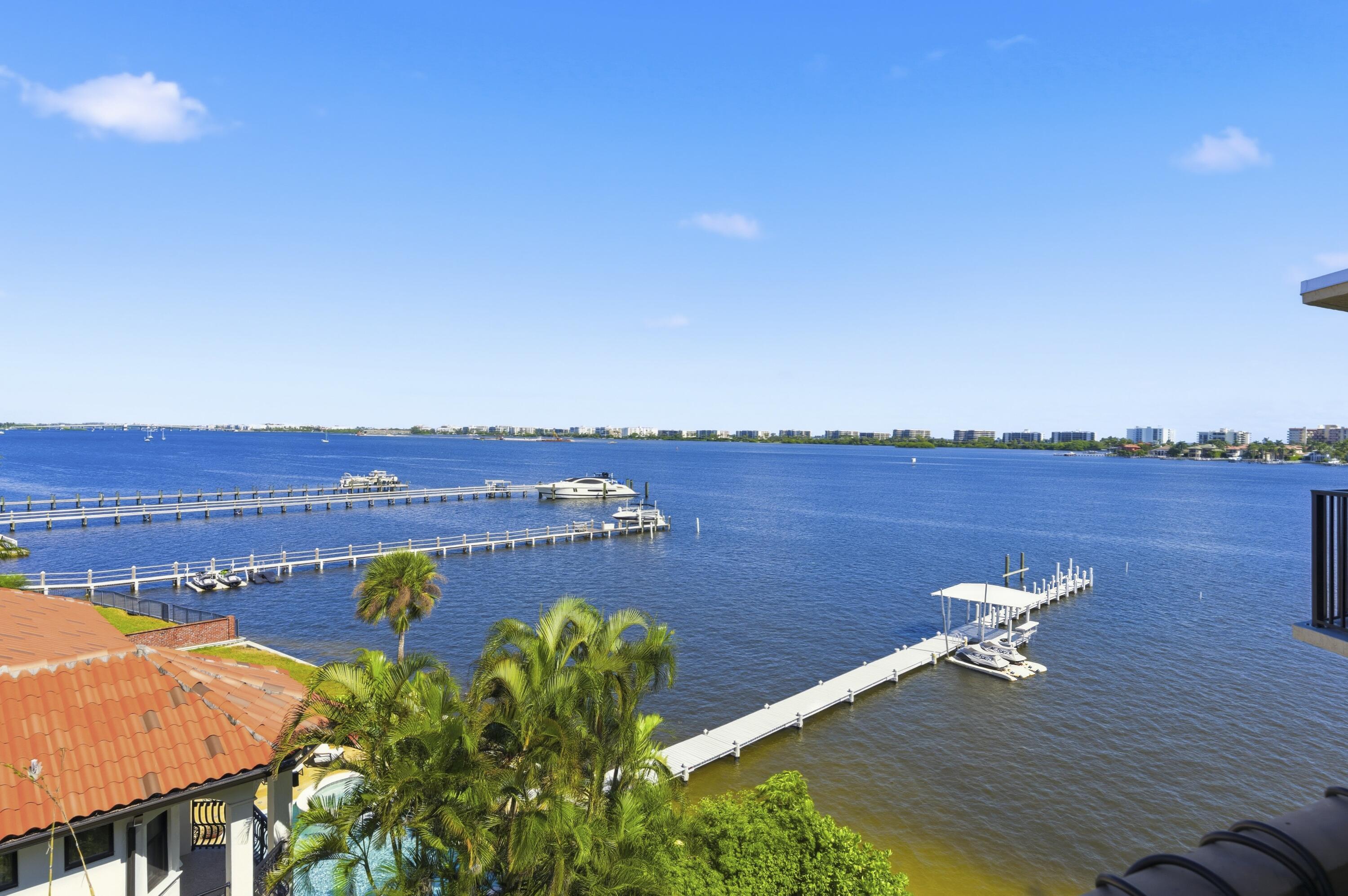 Image 1: Fabulous direct Northeast Intracoastal water view