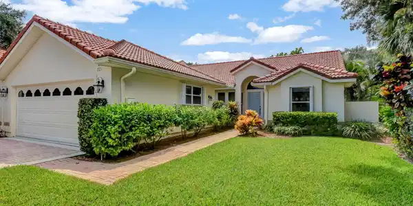 221 N Carmel Ct.