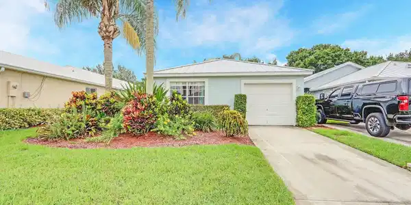 3514 SW Coco Palm Dr