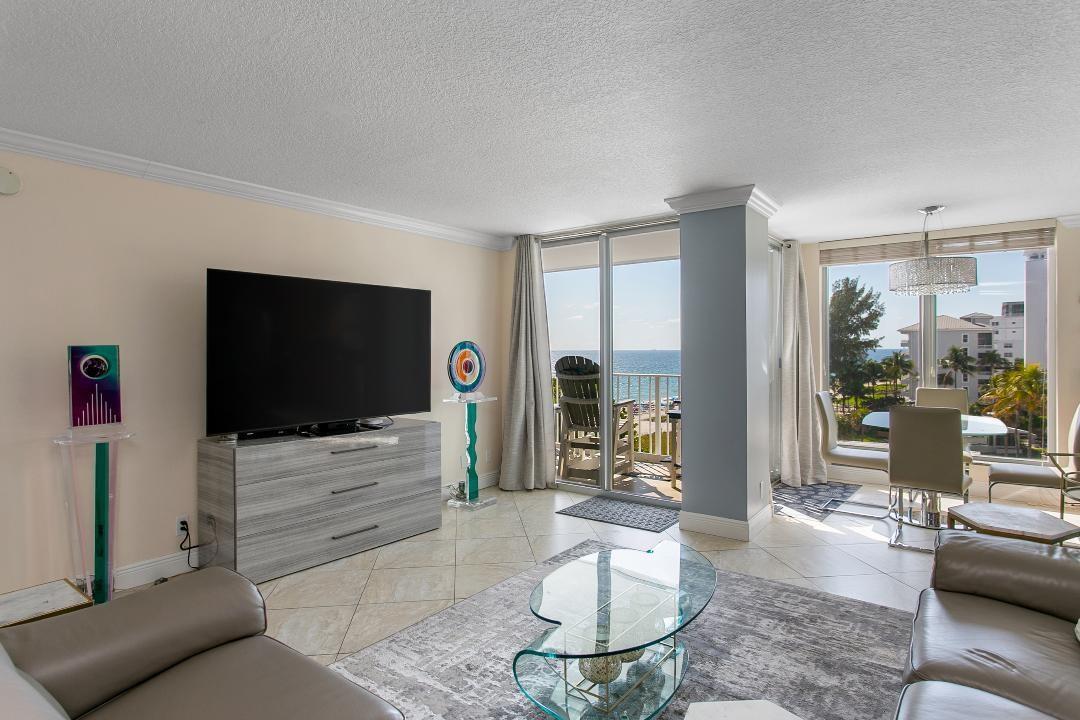 Image 2: Living Room