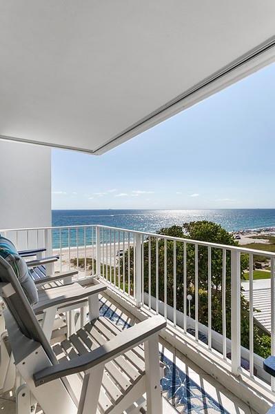 Image 4: Balcony