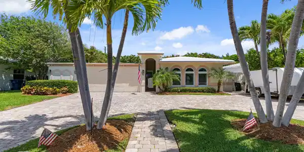 1166 Beach Road