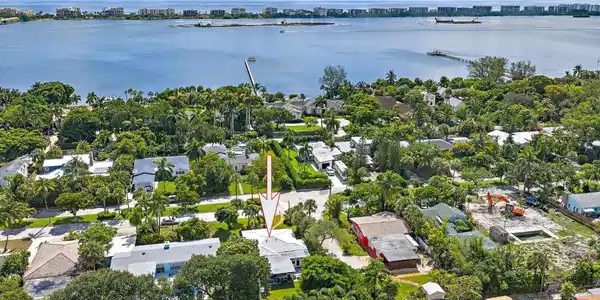 631 S Palmway