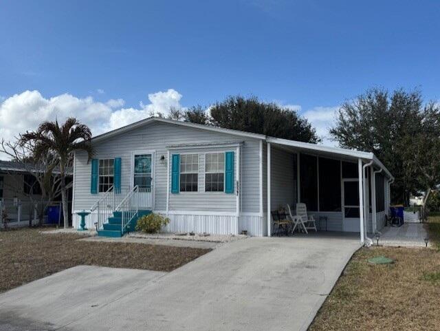 Image 1: Enjoy Florida Living in a newer Remodeled Home!