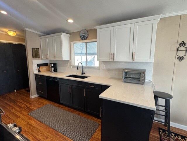 Image 3: Beautiful remodeled Kitchen with Quartz Countertop