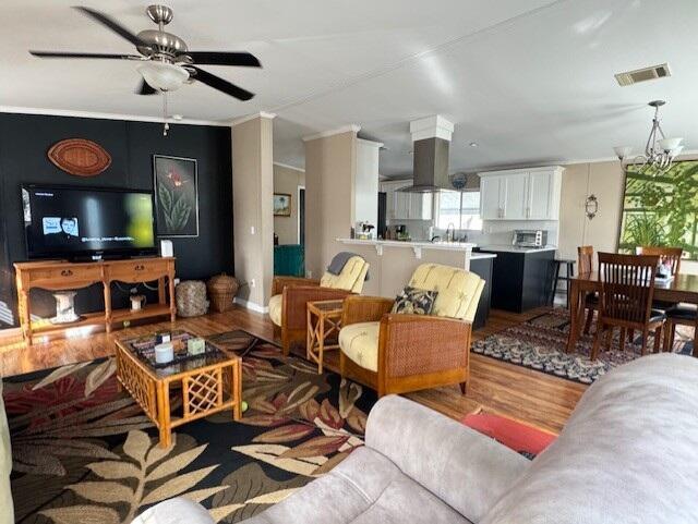 Image 4: Vaulted Ceilings Throughout