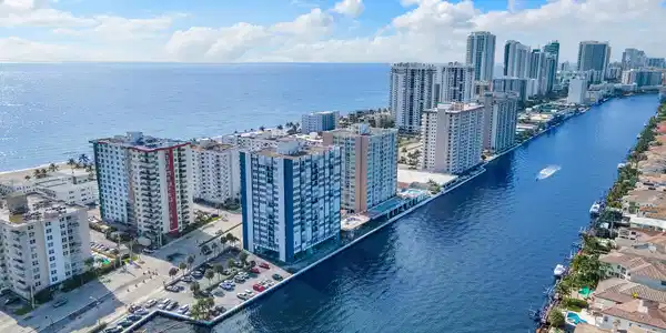 Image 3: 1400-S-Ocean-Dr_03_MLS