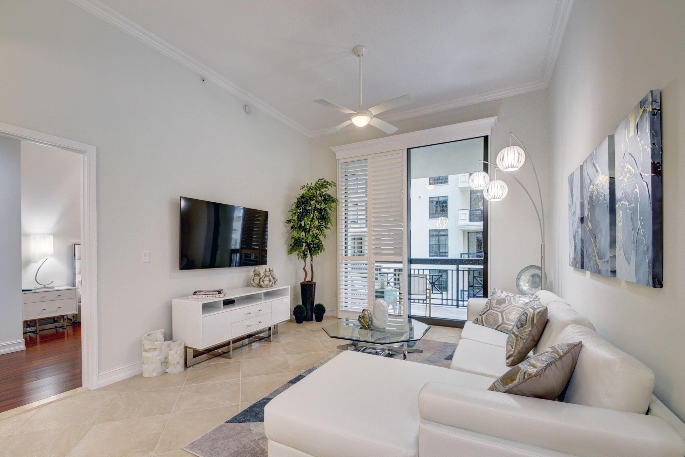 Image 3: Living Room