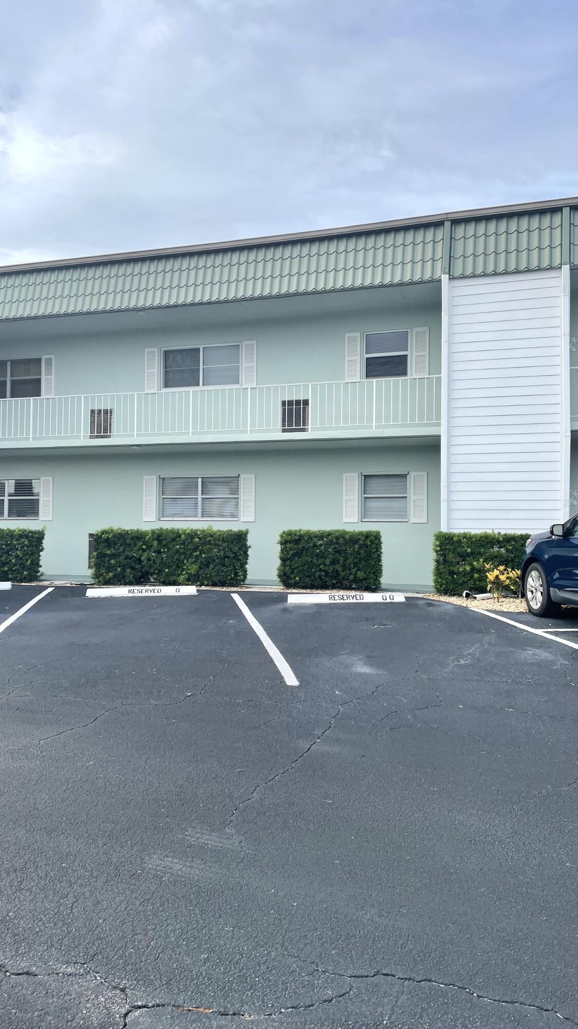 Image 1: exterior 1