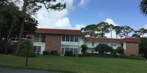 Image 3: Vista Del Lago building 15
