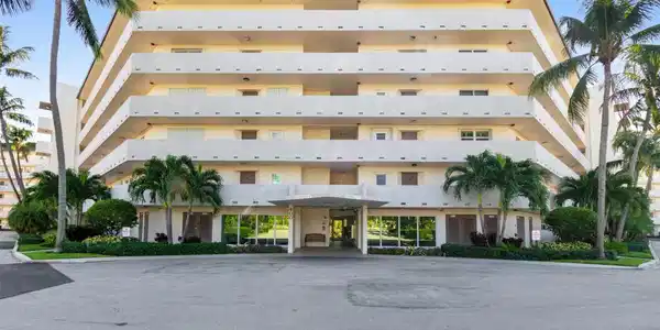 400 N Federal Highway