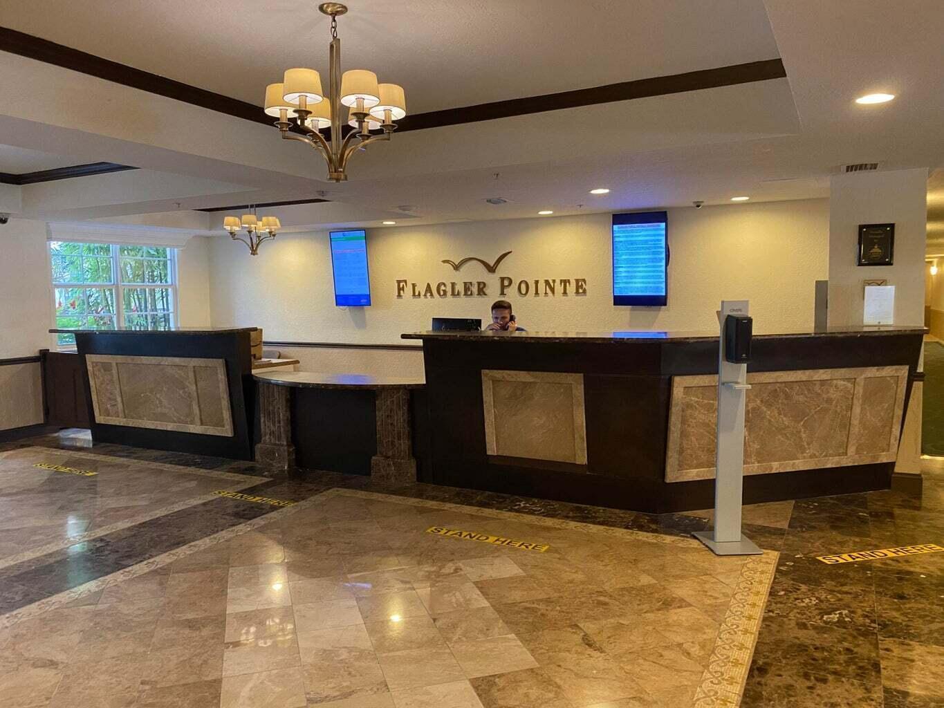 Image 3: Lobby / Front Desk