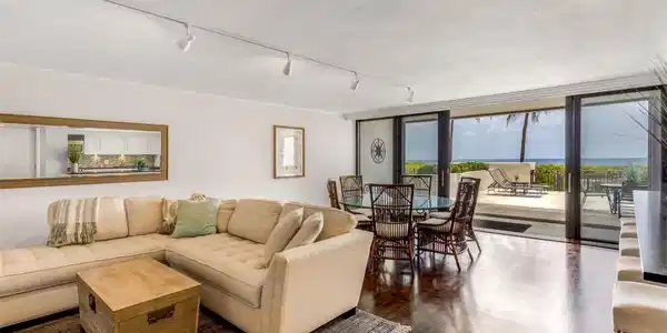 Image 3: LIVING ROOM TO PRIVATE PATIO & OCEAN