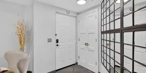 Image 4: ENTRY