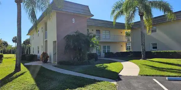 9 Vista Gardens Trail
