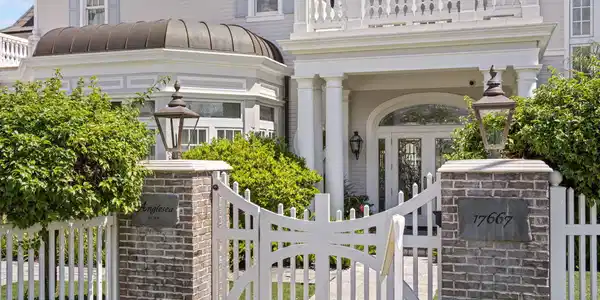 Image 4: Front Gate