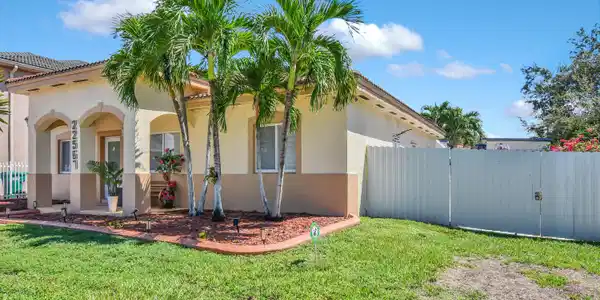 Image 2: 03-22567 SW 102nd Path-3
