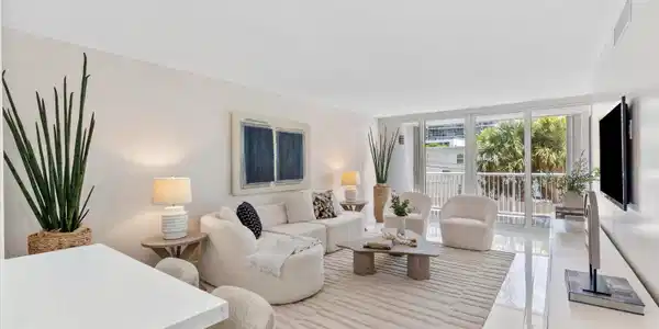Image 2: LIVING ROOM