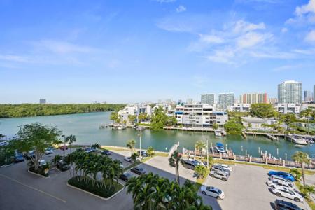 400 Kings Point Dr