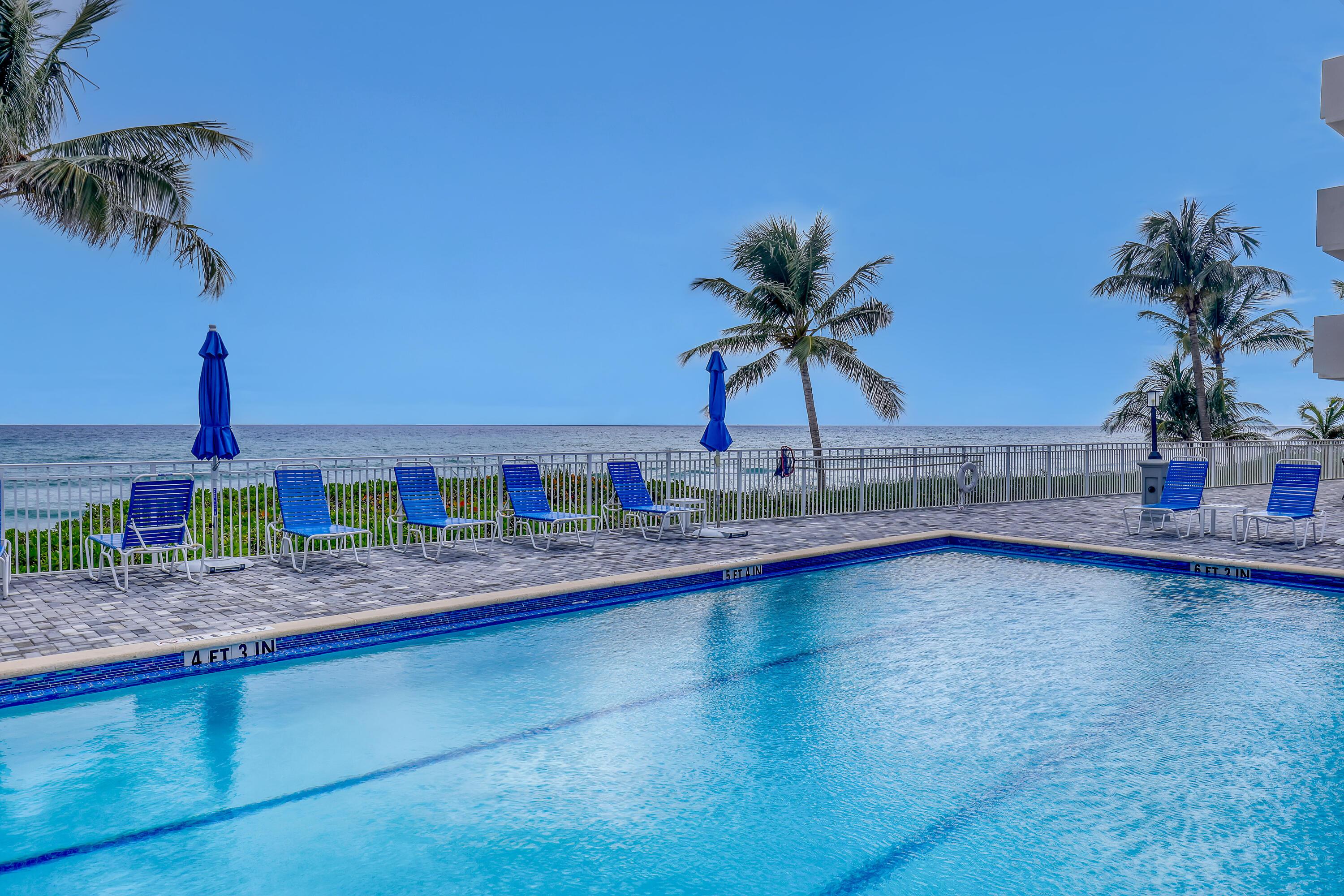 Image 4: Pool