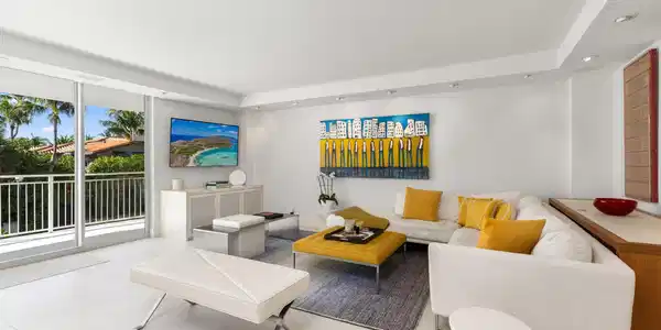 Image 3: Living Area