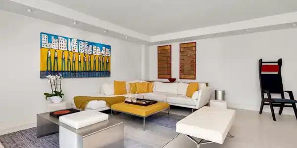 Image 4: Living Area