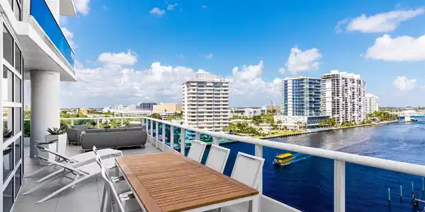 715 Bayshore Dr