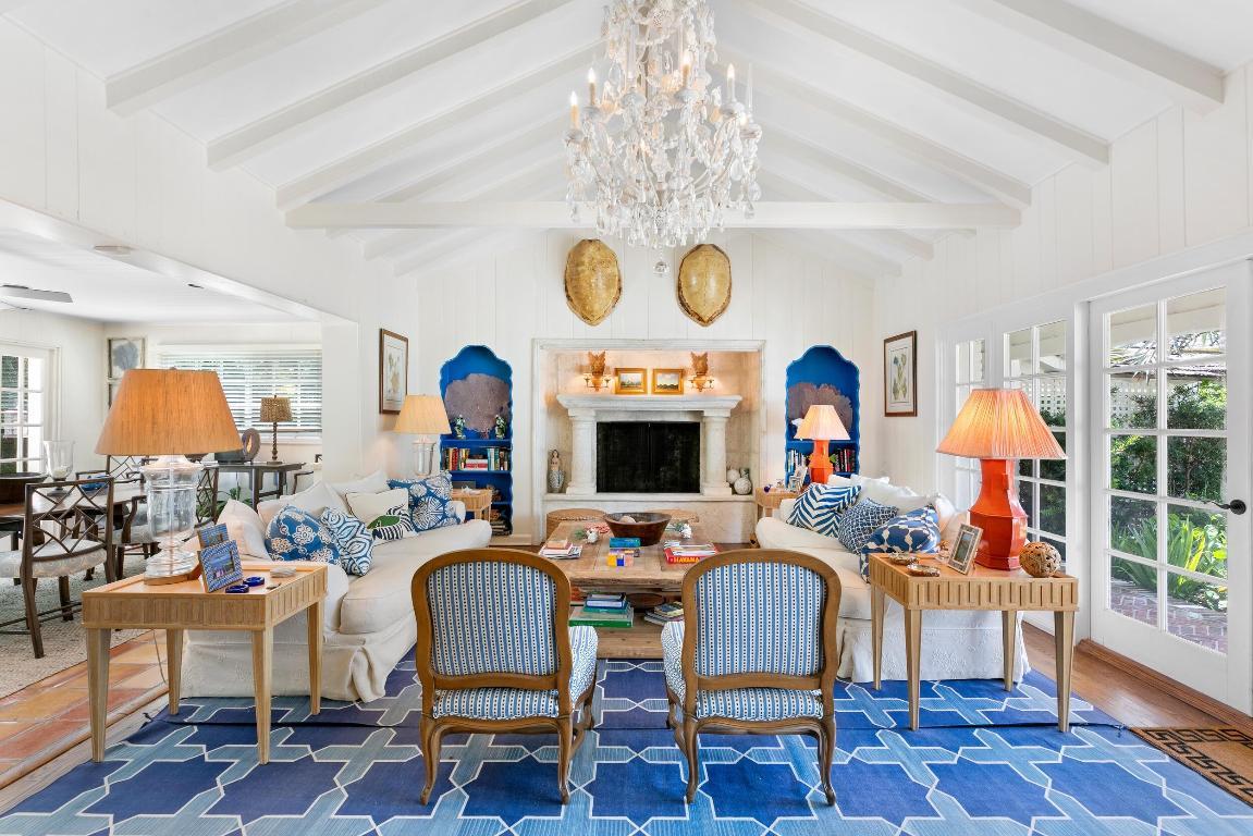 Image 4: Living Room