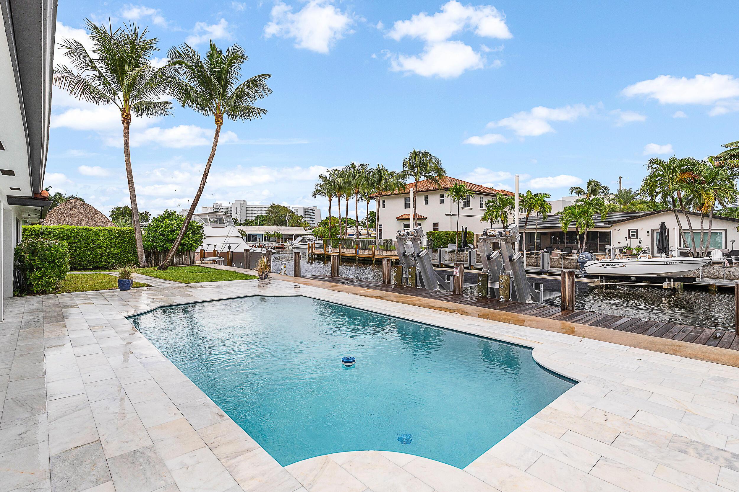 Image 3: Pool